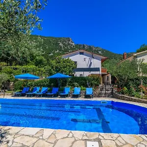 Apartment Josip